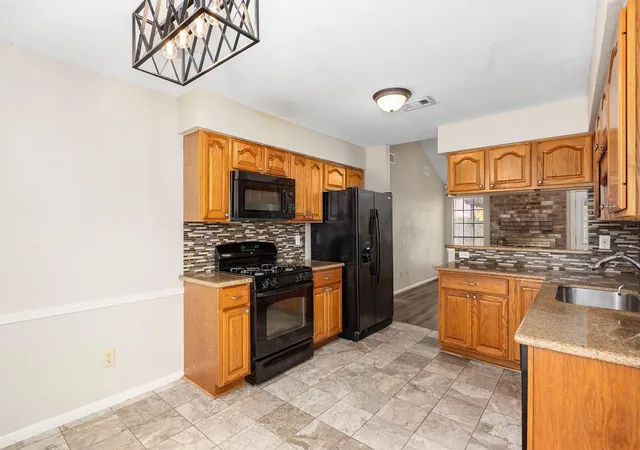 Photo 3 of Single family home for sale at 2751 Longleaf Pines Dr, Houston, TX 77339 | MLS# 47519368 | Listing updated on 2026-09-18
