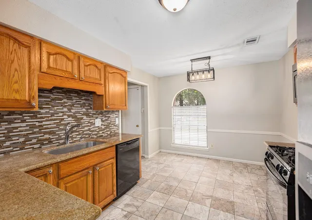 Photo 3 of Single family home for sale at 2751 Longleaf Pines Dr, Houston, TX 77339 | MLS# 47519368 | Listing updated on 2026-09-18