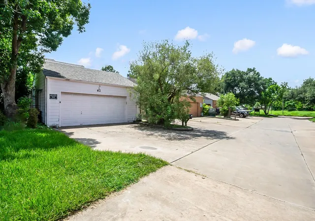 Homes for sale in Lake Jackson, TX | 62 Chervil Comn, Lake Jackson, TX 77566 | MLS# 9623566
