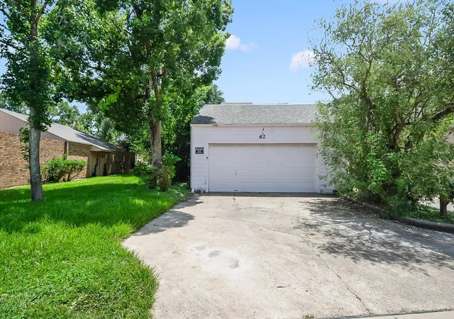 Homes for sale in Lake Jackson, TX | 62 Chervil Comn, Lake Jackson, TX 77566 | MLS# 9623566
