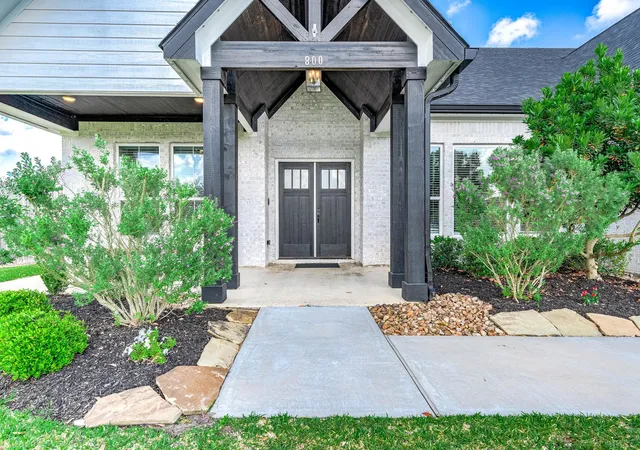Photo 2 of Single family home for sale at 800 Greystone Ln, Angleton, TX 77515 | MLS# 59488295 | Listing updated on 2026-07-19