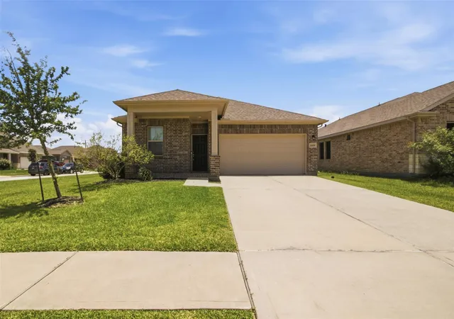 Photo 2 of Sale Pending at 8438 Baywatch Cir, Baytown, TX 77523 | MLS# 88241265 | Listing updated on 2026-10-11