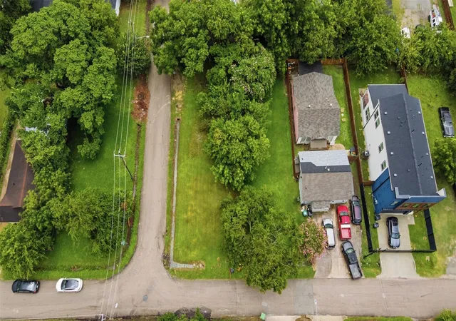 Photo 2 of Land for sale at 842 E 40th Street, Houston, TX 77022 | MLS# 80834679 | Listing updated on 2026-08-06