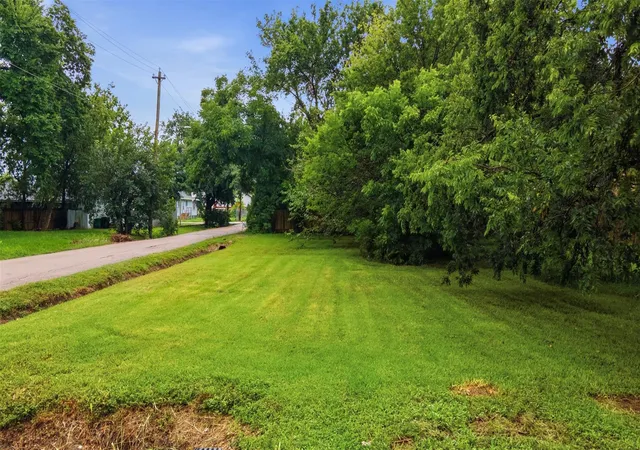 Photo 3 of Land for sale at 842 E 40th Street, Houston, TX 77022 | MLS# 80834679 | Listing updated on 2026-08-06