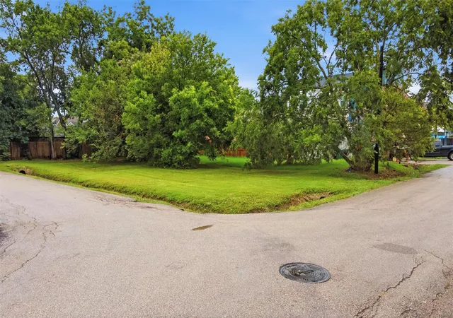 Photo 3 of Land for sale at 842 E 40th Street, Houston, TX 77022 | MLS# 80834679 | Listing updated on 2026-08-06