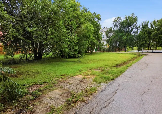 Photo 4 of Land for sale at 842 E 40th Street, Houston, TX 77022 | MLS# 80834679 | Listing updated on 2026-08-06