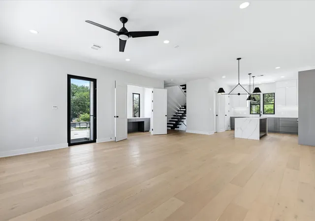 Photo 3 of Single family home for sale at 2237 Blalock Rd, Houston, TX 77080 | MLS# 54999152 | Listing updated on 2026-09-19