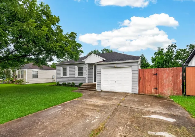 Photo 2 of Sale Pending at 10914 La Crosse St, Houston, TX 77029 | MLS# 64894315 | Listing updated on 2026-08-31