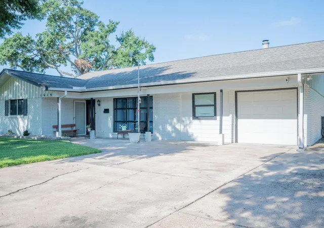 2nd image of 1619 Shadow Bend Dr, Houston, TX 77043 | MLS# 69207369