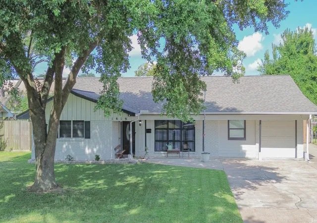 3rd image of 1619 Shadow Bend Dr, Houston, TX 77043 | MLS# 69207369