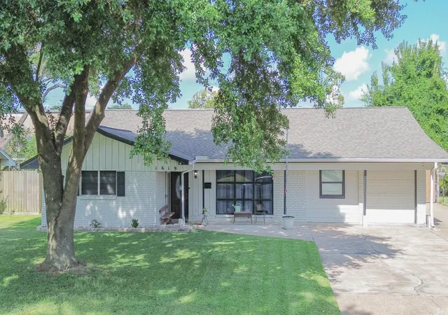 4th image of 1619 Shadow Bend Dr, Houston, TX 77043 | MLS# 69207369