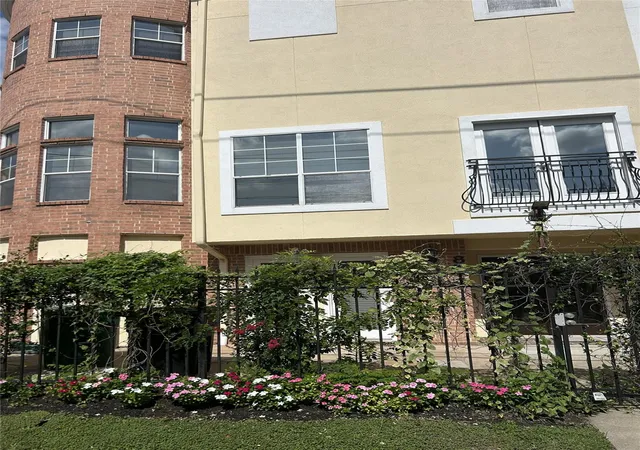 Photo 1 of Townhouse for sale at 801 Knox St, Houston, TX 77007 | MLS# 35357285 | Listing updated on 2026-07-30