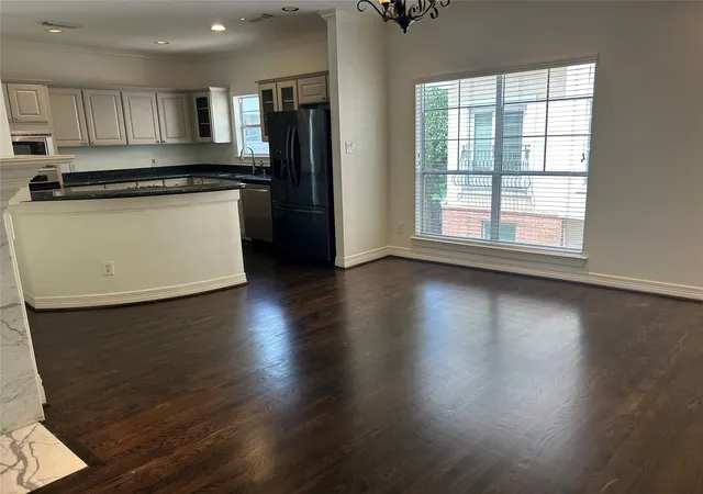 Photo 3 of Townhouse for sale at 801 Knox St, Houston, TX 77007 | MLS# 35357285 | Listing updated on 2026-07-30