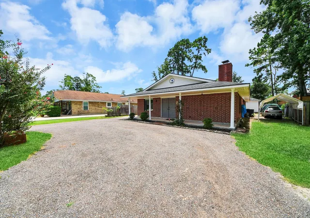 Photo 2 of Single family home for sale at 1419 Primrose St, Conroe, TX 77385 | MLS# 75625159 | Listing updated on 2026-07-23