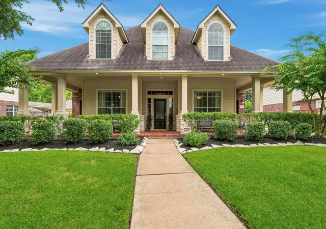 2nd image of 8310 Big Bend Dr, Sugar Land, TX 77479 | MLS# 87791775
