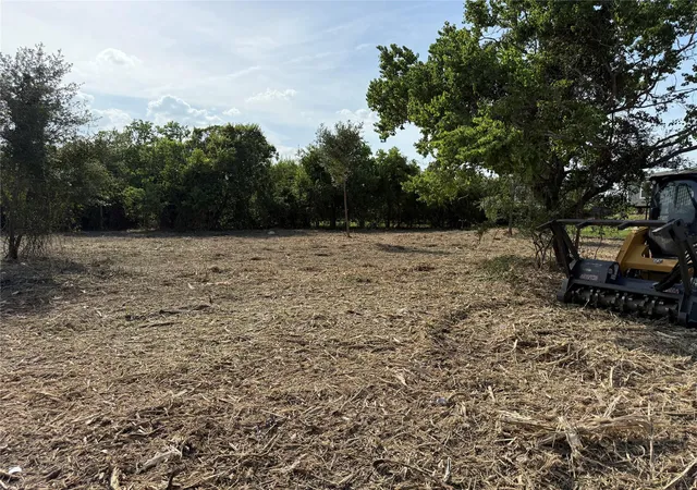 2nd image of Na 10th Near Ave F1/2, San Leon, TX 77539 | MLS# 76838147