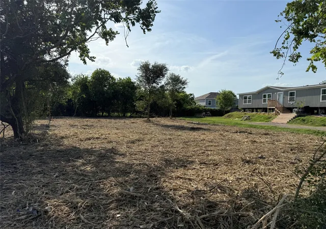 3rd image of Na 10Th Near Ave F1/2, San Leon, TX 77539 | MLS# 76838147