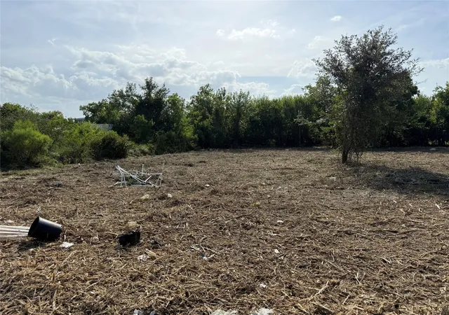 4th image of Na 10Th Near Ave F1/2, San Leon, TX 77539 | MLS# 76838147