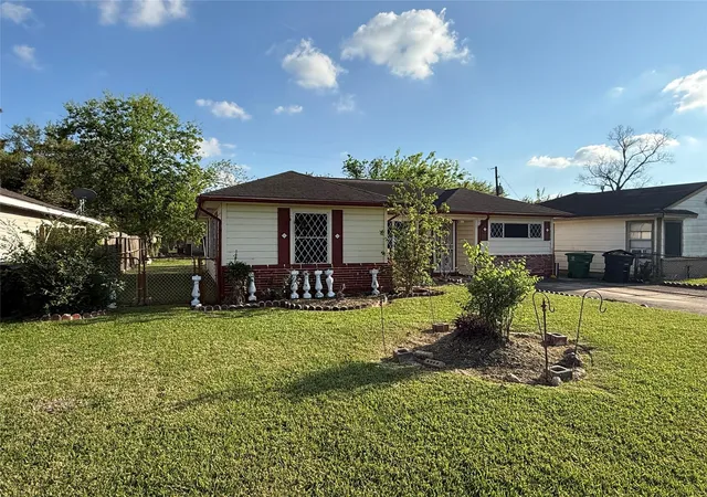 Homes for sale in Houston, TX | 8622 Othello St, Houston, TX 77029 | MLS# 79210743