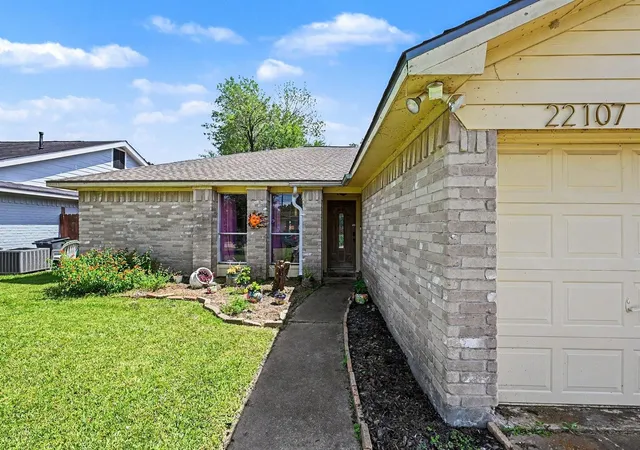 Photo 3 of Single family home for sale at 22107 Kenlake Dr, Katy, TX 77450 | MLS# 68738000 | Listing updated on 2026-09-18