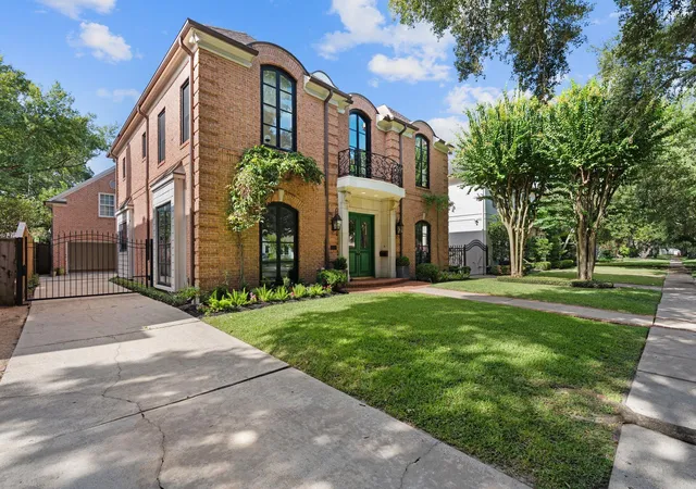 Photo 2 of Sale Pending at 3741 Robinhood St, West University Place, TX 77005 | MLS# 94609832 | Listing updated on 2026-09-08