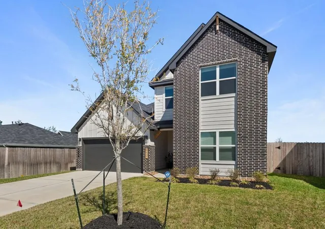 Photo 2 of Single family home for sale at 815 Devils Brg St, Conroe, TX 77303 | MLS# 82507214 | Listing updated on 2026-04-19
