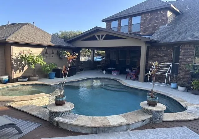 Photo 2 of Single family home for sale at 2122 Belcara Vw, League City, TX 77573 | MLS# 10488272 | Listing updated on 2026-09-10