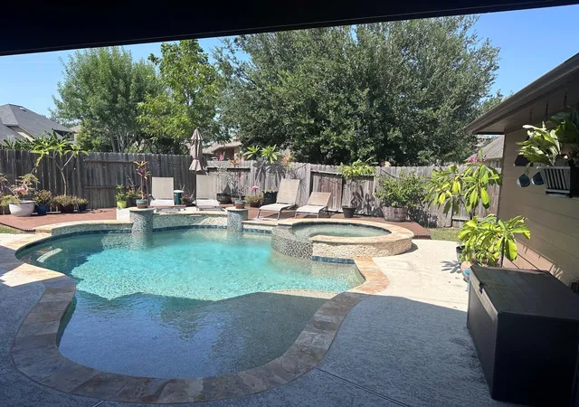 Photo 3 of Single family home for sale at 2122 Belcara Vw, League City, TX 77573 | MLS# 10488272 | Listing updated on 2026-09-10