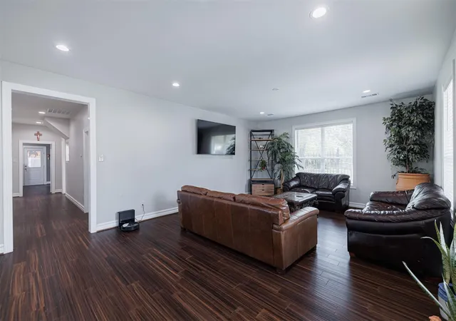 Photo 4 of Single family home for sale at 8914 Sandra St, Houston, TX 77016 | MLS# 85035984 | Listing updated on 2026-09-02
