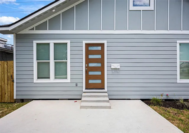 Photo 2 of Single family home for sale at 6333 Iron Rock St, Houston, TX 77087 | MLS# 22526978 | Listing updated on 2026-08-30