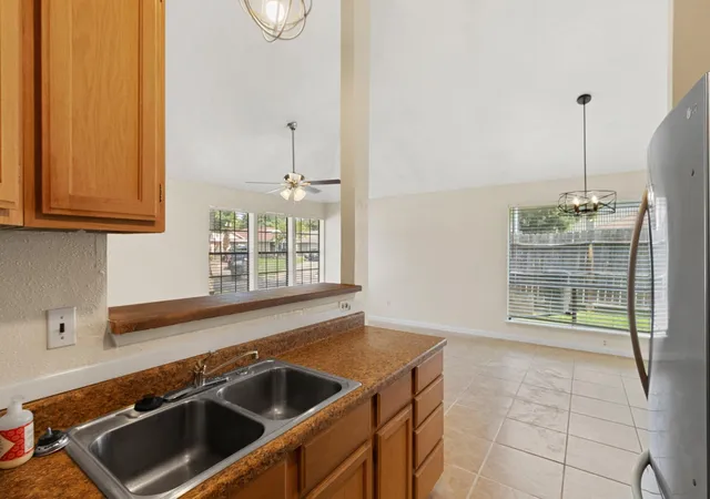 Listing Photo 5 - Condo for sale in building located at 5216 & 5218 Beaverbrook Dr, Houston, TX 77084
