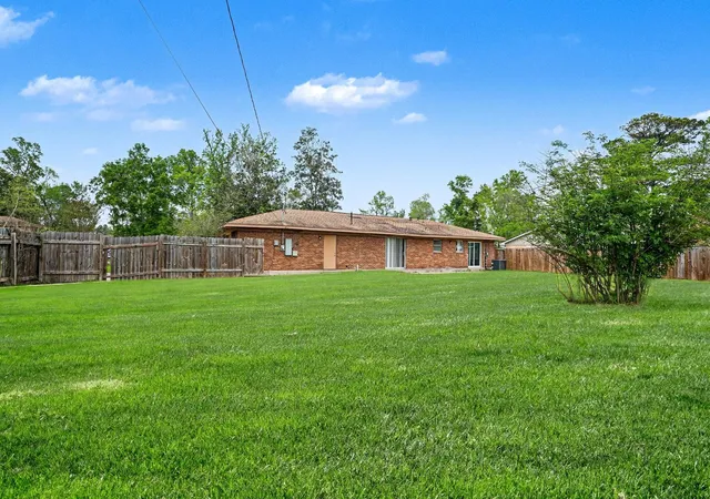 24th image of 722 N Fall Creek Dr, Houston, TX 77336 | MLS# 48137680