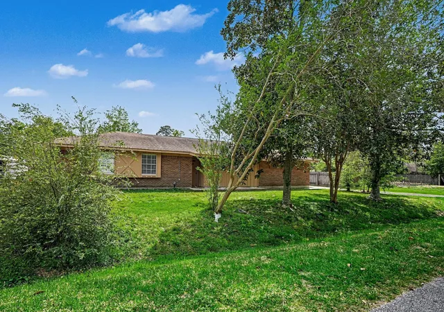 3rd image of 722 N Fall Creek Dr, Houston, TX 77336 | MLS# 48137680