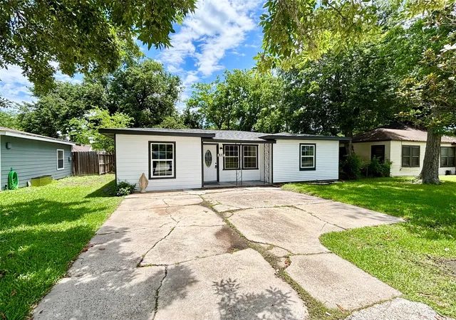 Photo 1 of Sale Pending at 317 San Jacinto St, La Porte, TX 77571 | MLS# 80717543 | Listing updated on 2026-09-20