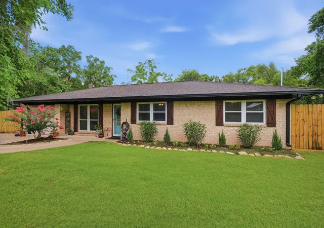 Homes for sale in West Columbia, TX | 504 County Road 825, West Columbia, TX 77486 | MLS# 69630011