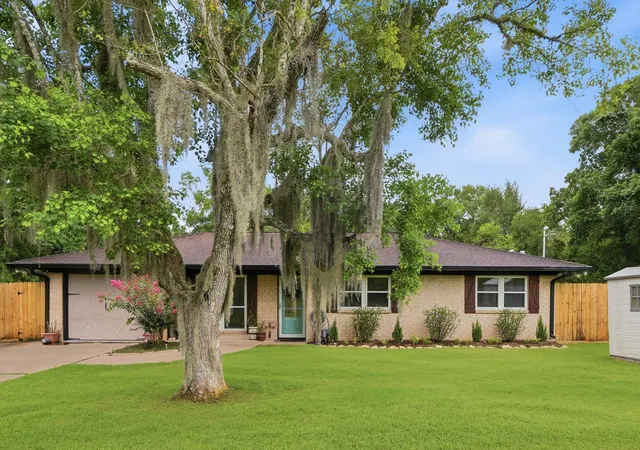 Homes for sale in West Columbia, TX | 504 County Road 825, West Columbia, TX 77486 | MLS# 69630011