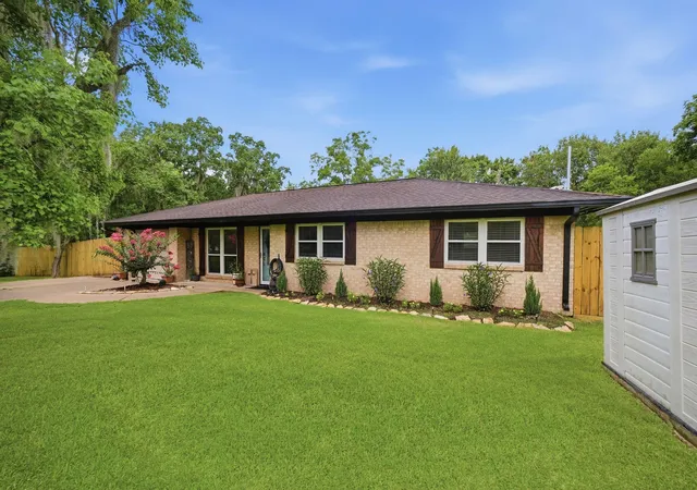 Homes for sale in West Columbia, TX | 504 County Road 825, West Columbia, TX 77486 | MLS# 69630011