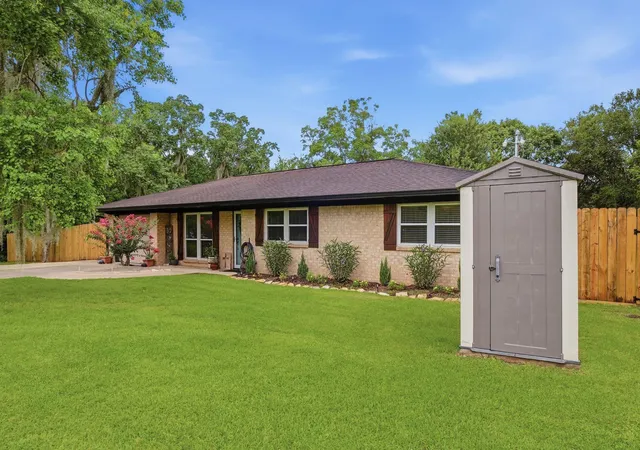 Homes for sale in West Columbia, TX | 504 County Road 825, West Columbia, TX 77486 | MLS# 69630011