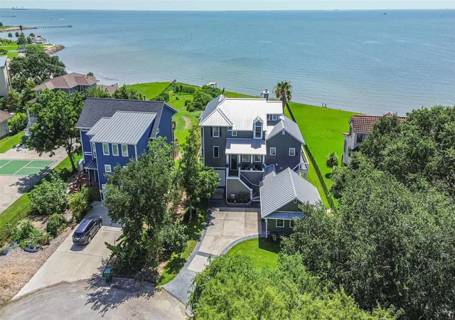 Photo 1 of Single family home for sale at 605 Quintana Roo Pl, Seabrook, TX 77586 | MLS# 36668381 | Listing updated on 2026-09-18