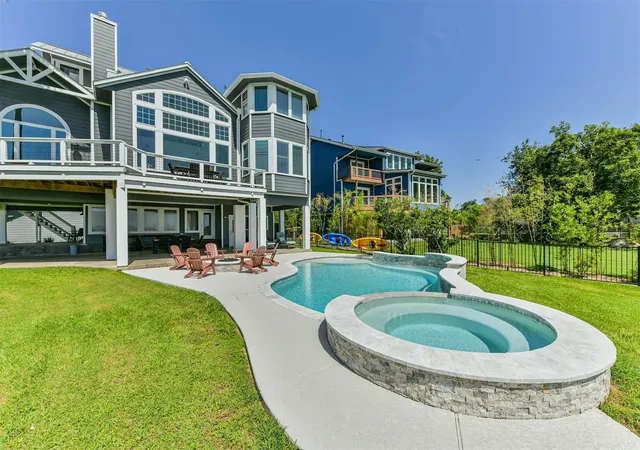 Photo 3 of Single family home for sale at 605 Quintana Roo Pl, Seabrook, TX 77586 | MLS# 36668381 | Listing updated on 2026-09-18