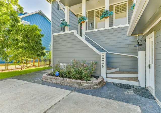 Photo 4 of Single family home for sale at 605 Quintana Roo Pl, Seabrook, TX 77586 | MLS# 36668381 | Listing updated on 2026-09-18