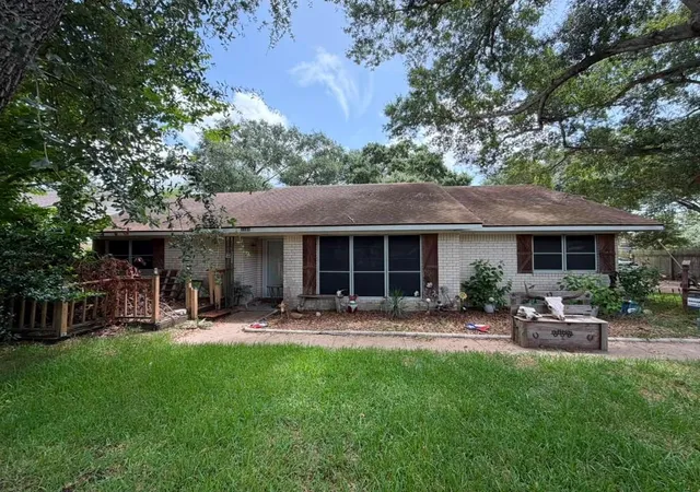 Photo 4 of Single family home for sale at 1111 N Meyer St Sealy Tx 77474 St, Sealy, TX 77474 | MLS# 75439031 | Listing updated on 2026-08-24