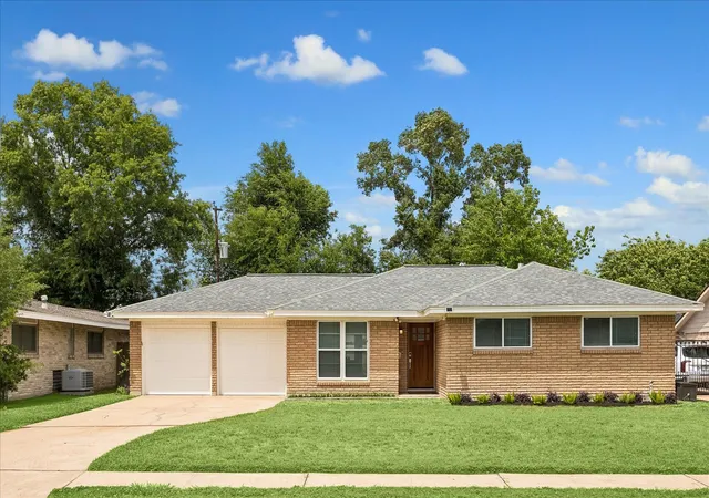 Homes for sale in Houston, TX | 2211 Haverhill Dr, Houston, TX 77008 | MLS# 29620161