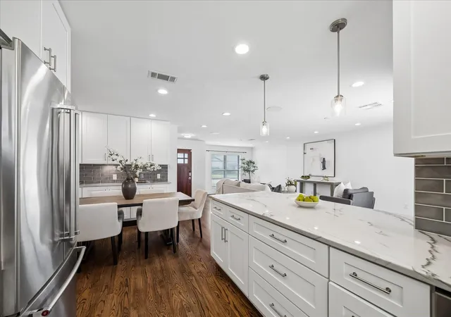 Photo 3 of Sale Pending at 2211 Haverhill Dr, Houston, TX 77008 | MLS# 29620161 | Listing updated on 2026-09-06