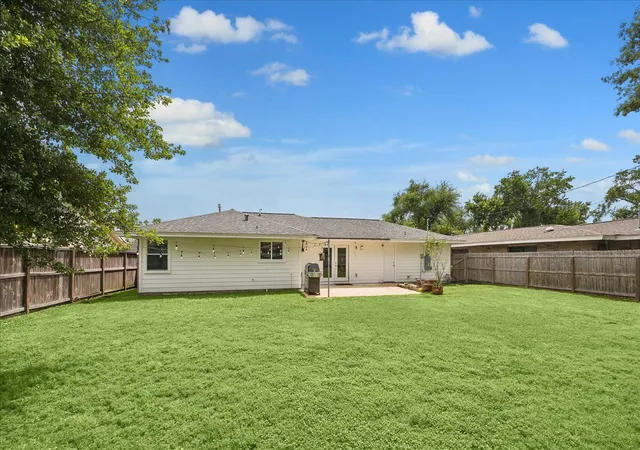Photo 4 of Sale Pending at 2211 Haverhill Dr, Houston, TX 77008 | MLS# 29620161 | Listing updated on 2026-09-06
