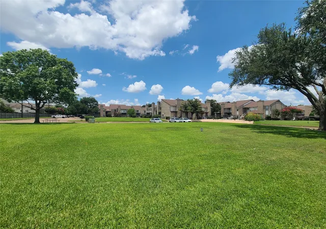 Homes for sale in Houston, TX | 2011 Spenwick Drive, Houston, TX 77055 | Houzeo