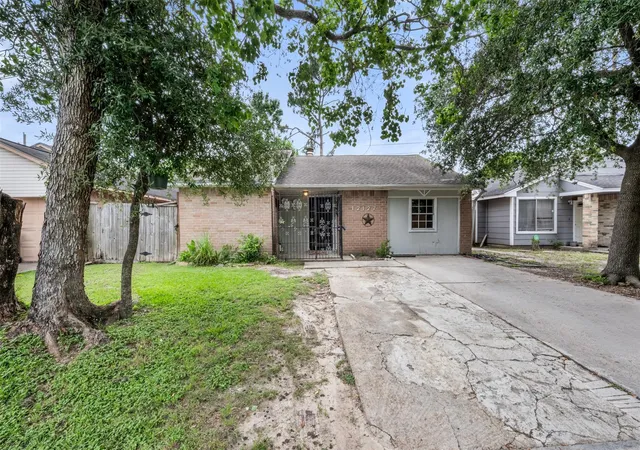 Photo 2 of Single family home for sale at 12127 W Marsham Cir, Houston, TX 77066 | MLS# 85916294 | Listing updated on 2026-08-25