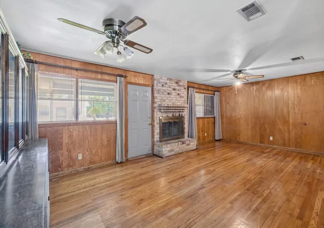 5th image of 607 Walker Ave, Cleveland, TX 77327 | MLS# 81177612