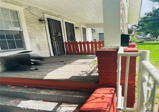 2nd image of 305 N Bryan St, Houston, TX 77011 | MLS# 49930803