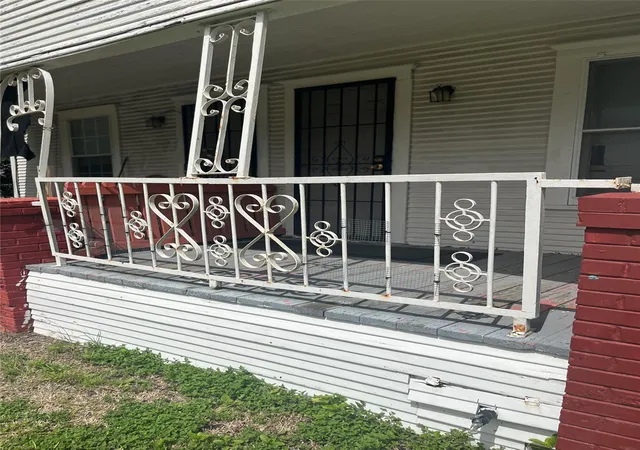 3rd image of 305 N Bryan St, Houston, TX 77011 | MLS# 49930803
